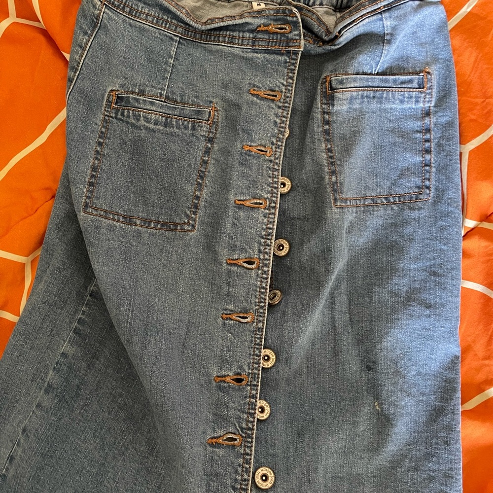 Jean skirt. 90’s look